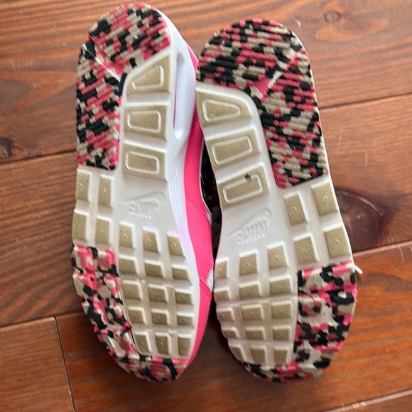 Nike Women's Athletic Shoes in Pink and White - Picture 4 of 4